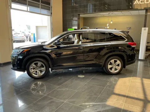 More photos of 2018 Toyota Highlander Limited at Jay Wolfe Acura, MO