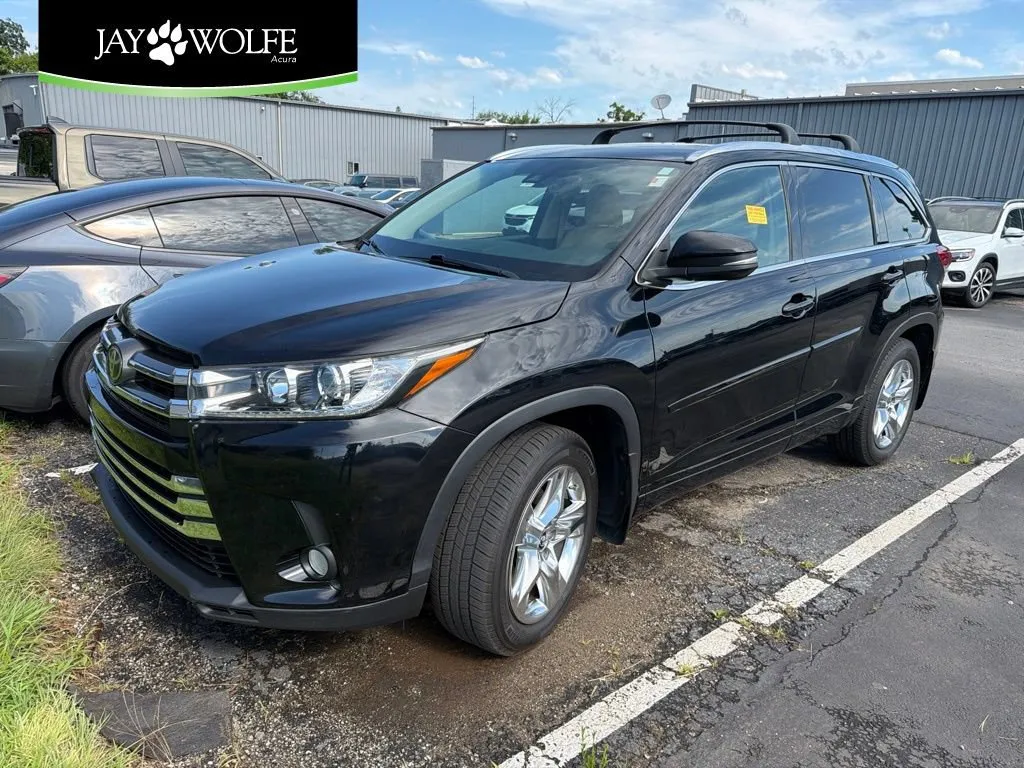 Used 2018 Toyota Highlander Limited with VIN 5TDDZRFH5JS841030 for sale in Kansas City