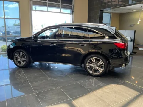 More photos of 2018 Acura MDX w/Technology Pkg at Jay Wolfe Acura, MO