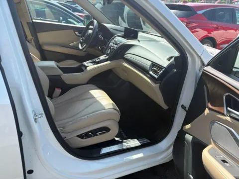 More photos of 2019 Acura RDX w/Advance Pkg at Jay Wolfe Acura, MO