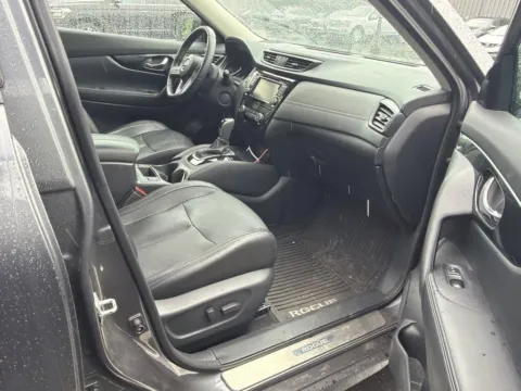 More photos of 2020 Nissan Rogue SL at Jay Wolfe Acura, MO