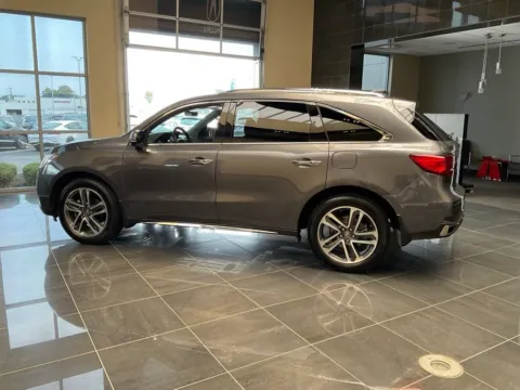 More photos of 2017 Acura MDX w/Advance Pkg at Jay Wolfe Acura, MO