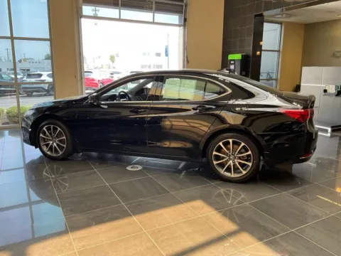 More photos of 2017 Acura TLX V6 w/Technology Pkg at Jay Wolfe Acura, MO