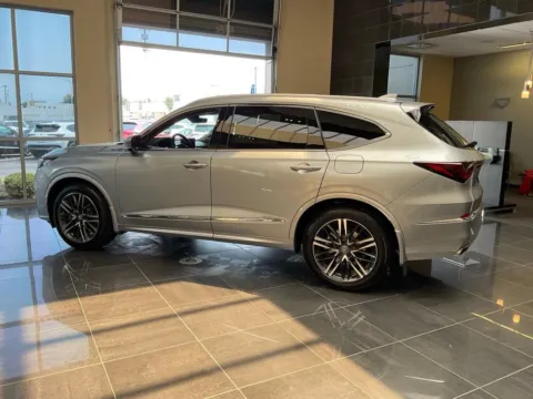 More photos of 2026 Acura MDX w/Advance Package at Jay Wolfe Acura, MO
