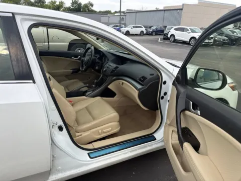 More photos of 2014 Acura TSX 2.4 at Jay Wolfe Acura, MO