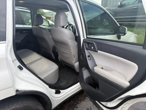 More photos of 2015 Subaru Forester 2.5i Limited at Jay Wolfe Acura, MO