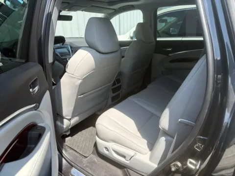 More photos of 2016 Acura MDX 3.5L at Jay Wolfe Acura, MO