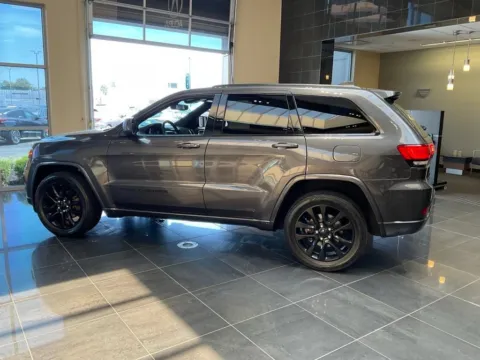 More photos of 2019 Jeep Grand Cherokee Altitude at Jay Wolfe Acura, MO