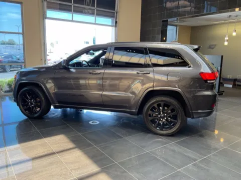 More photos of 2019 Jeep Grand Cherokee Altitude at Jay Wolfe Acura, MO