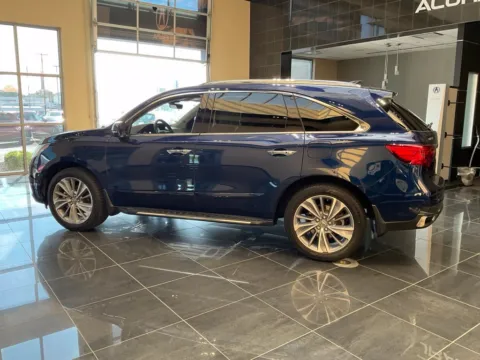 More photos of 2017 Acura MDX w/Technology Pkg at Jay Wolfe Acura, MO