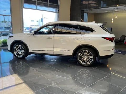 More photos of 2024 Acura MDX w/Advance Package at Jay Wolfe Acura, MO