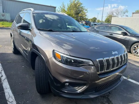 Photos of 2020 Jeep Cherokee Latitude Plus for sale in Kansas City, MO at Jay Wolfe Acura