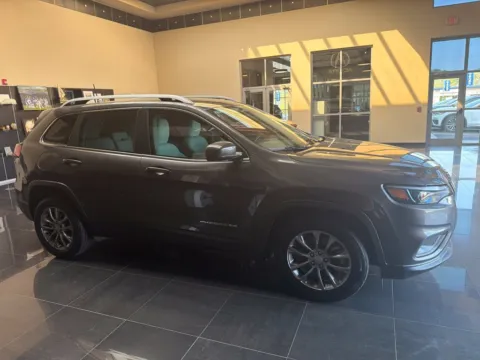 More photos of 2020 Jeep Cherokee Latitude Plus at Jay Wolfe Acura, MO