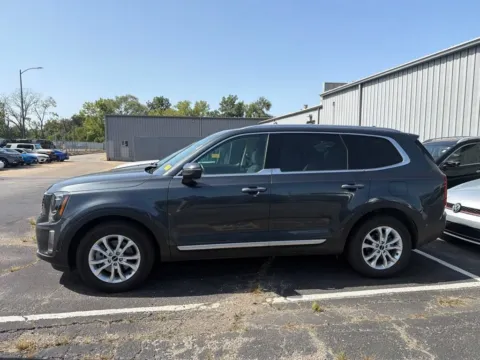 More photos of 2022 Kia Telluride S at Jay Wolfe Acura, MO