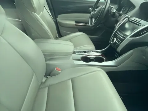 More photos of 2015 Acura TLX V6 at Jay Wolfe Acura, MO