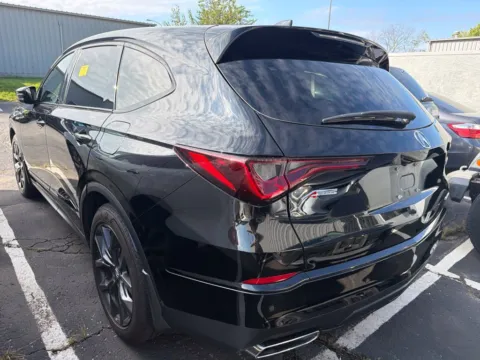 More photos of 2022 Acura MDX w/A-Spec Package at Jay Wolfe Acura, MO
