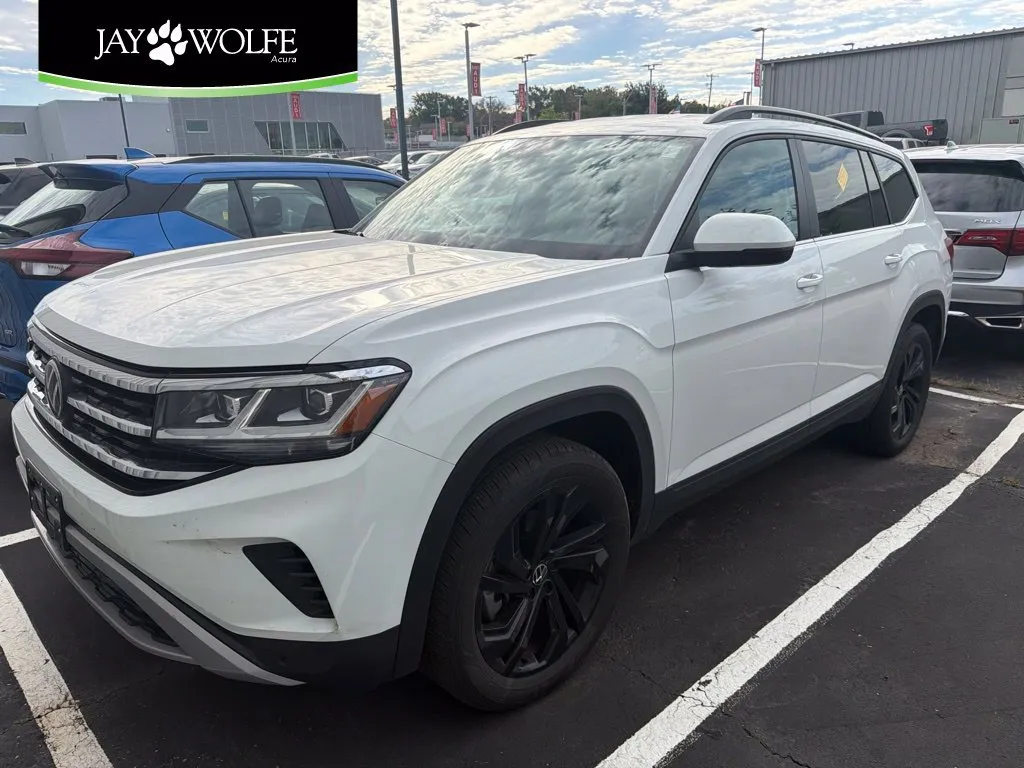 White 2023 Volkswagen Atlas 3.6L V6 SE w/Technology for sale in Kansas City, MO