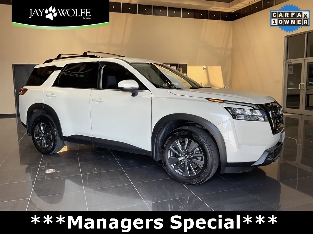 White 2023 Nissan Pathfinder SV for sale in Kansas City, MO