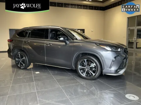Gray 2022 Toyota Highlander XSE for sale in Kansas City, MO