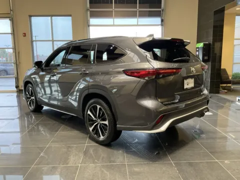 More photos of 2022 Toyota Highlander XSE at Jay Wolfe Acura, MO