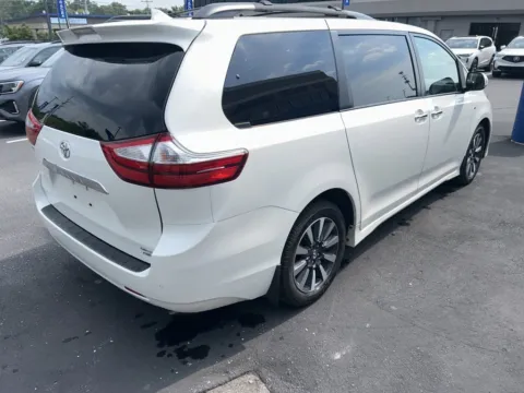 More photos of 2019 Toyota Sienna Limited Premium at Jay Wolfe Acura, MO