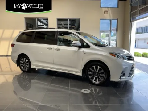 White 2019 Toyota Sienna Limited Premium for sale in Kansas City, MO