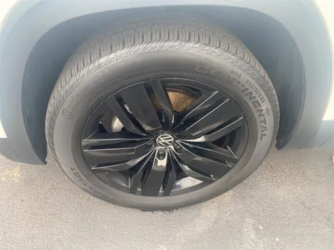 Another view of 2021 Volkswagen Atlas 3.6L V6 SEL for sale in Kansas City, MO at Jay Wolfe Acura