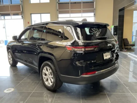 More photos of 2022 Jeep Grand Cherokee L Limited at Jay Wolfe Acura, MO