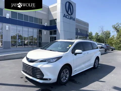 White 2021 Toyota Sienna XLE for sale in Kansas City, MO