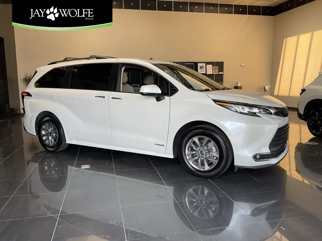 Used 2021 Toyota Sienna XLE for sale in Kansas City, MO at Jay