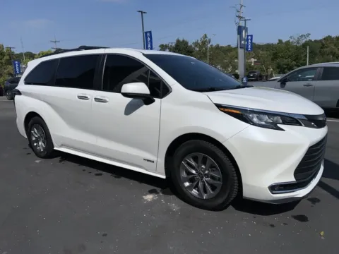 Another view of 2021 Toyota Sienna XLE for sale in Kansas City, MO at Jay Wolfe Acura