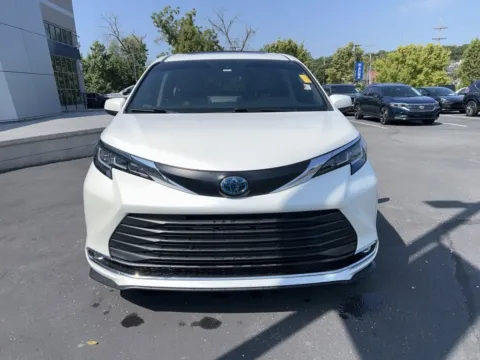 Photos of 2021 Toyota Sienna XLE for sale in Kansas City, MO at Jay Wolfe Acura