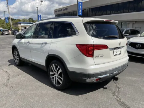 More photos of 2018 Honda Pilot Touring at Jay Wolfe Acura, MO