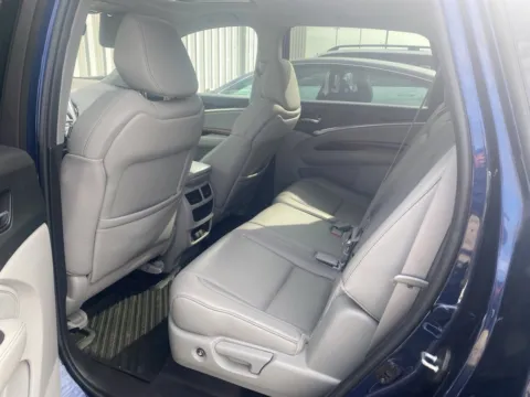More photos of 2020 Acura MDX w/Technology Pkg at Jay Wolfe Acura, MO