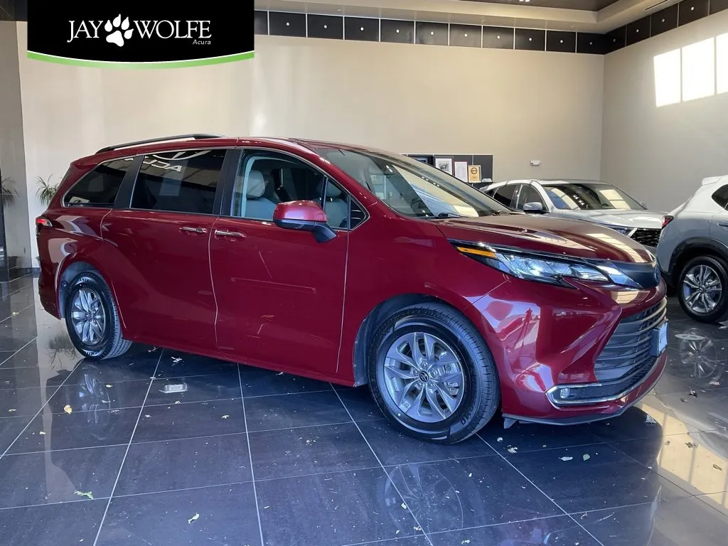 2023 Toyota Sienna XLE