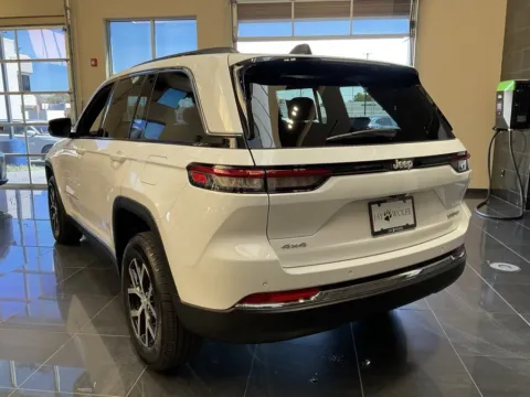 More photos of 2024 Jeep Grand Cherokee Limited at Jay Wolfe Acura, MO