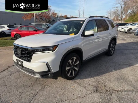 White 2024 Honda Pilot Touring for sale in Overland Park, KS