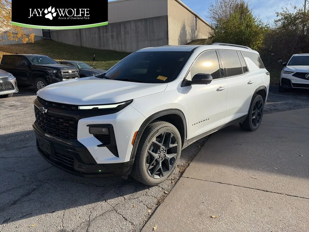 White 2024 Chevrolet Traverse AWD RS for sale in Overland Park, KS