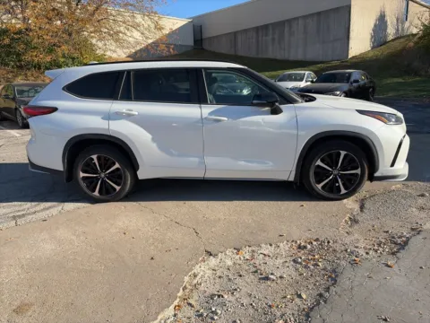 More photos of 2021 Toyota Highlander XSE at Acura of Overland Park, KS