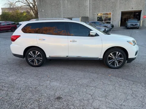 More photos of 2019 Nissan Pathfinder Platinum at Acura of Overland Park, KS