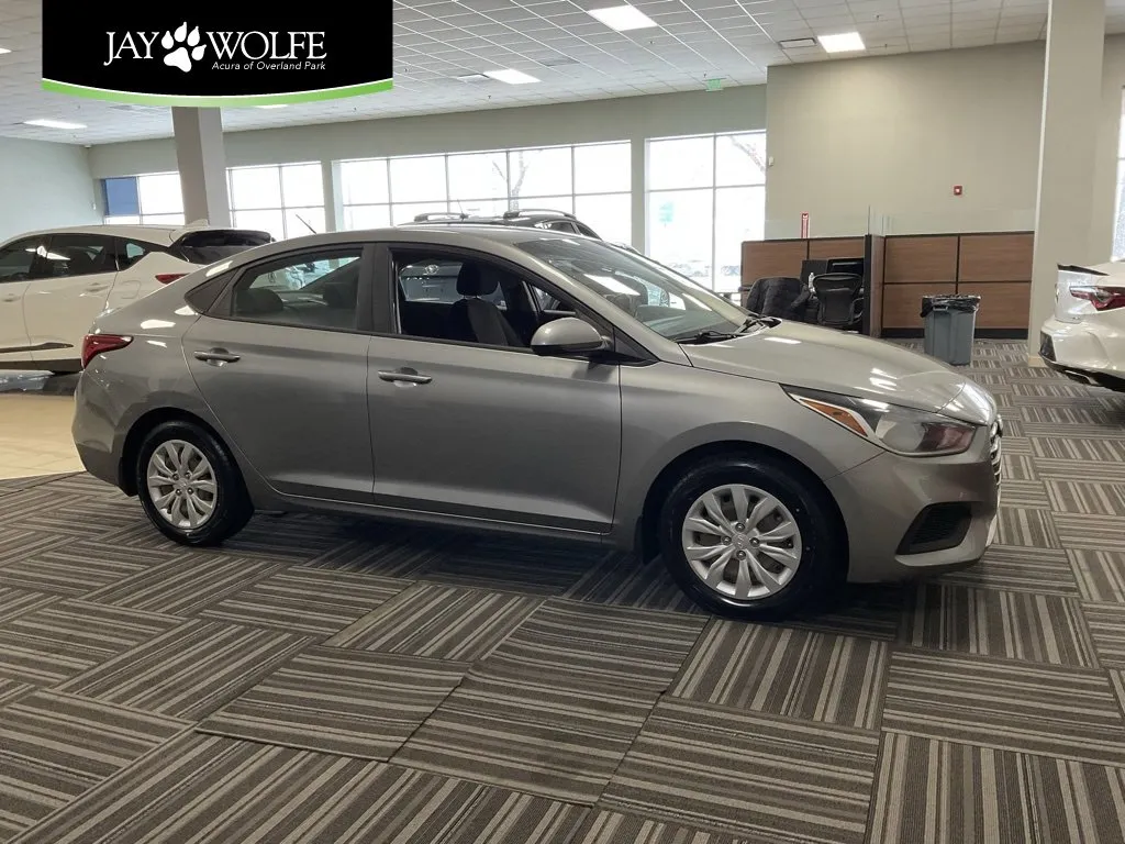 Used 2021 Hyundai Accent SE with VIN 3KPC24A65ME144352 for sale in Kansas City
