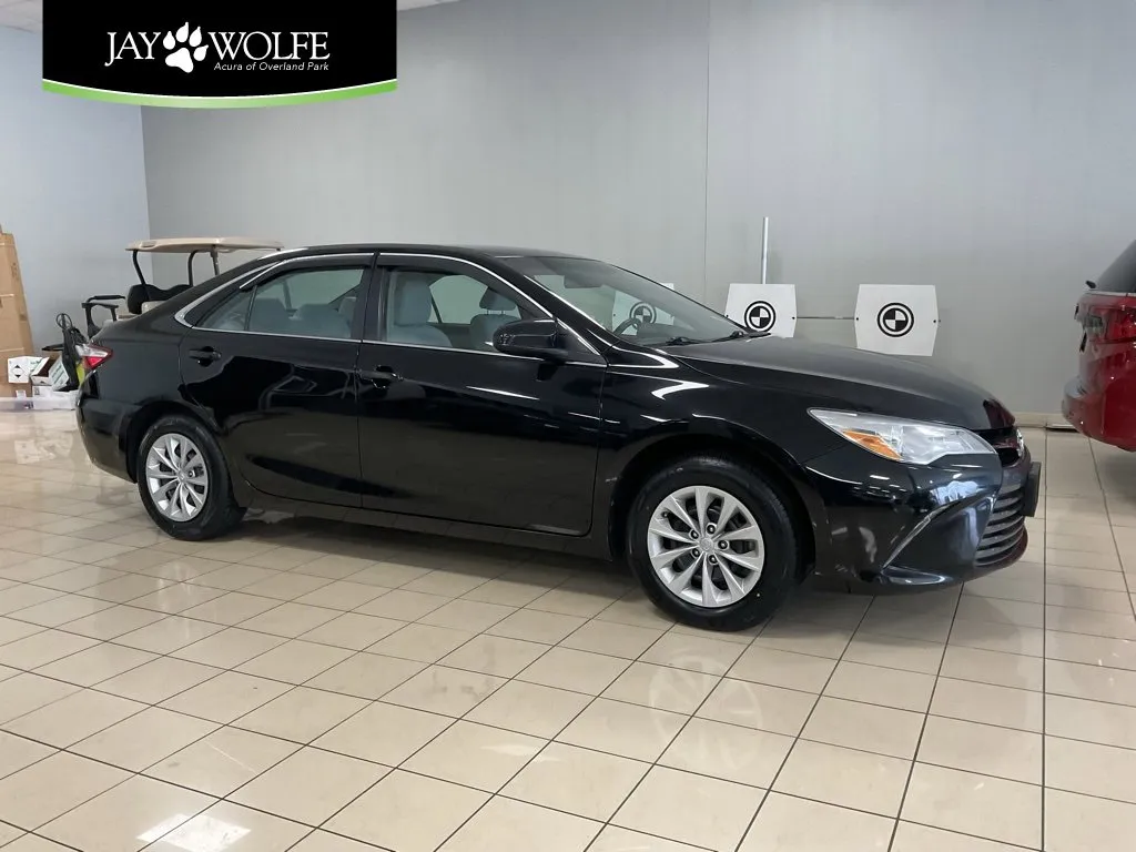 Used 2017 Toyota Camry LE with VIN 4T1BF1FK6HU692433 for sale in Kansas City