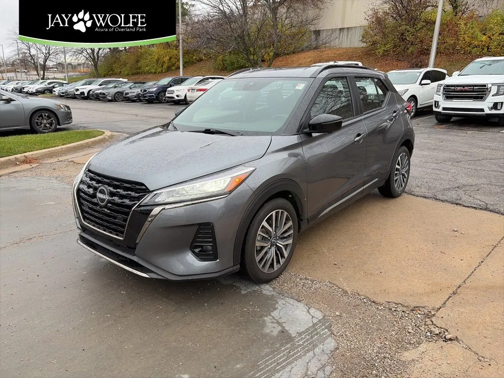 Gray 2024 Nissan Kicks SR for sale in Overland Park, KS