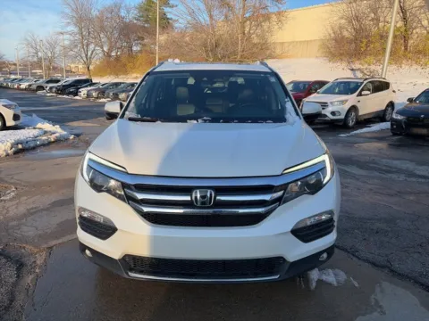 Photos of 2017 Honda Pilot Touring for sale in Overland Park, KS at Acura of Overland Park