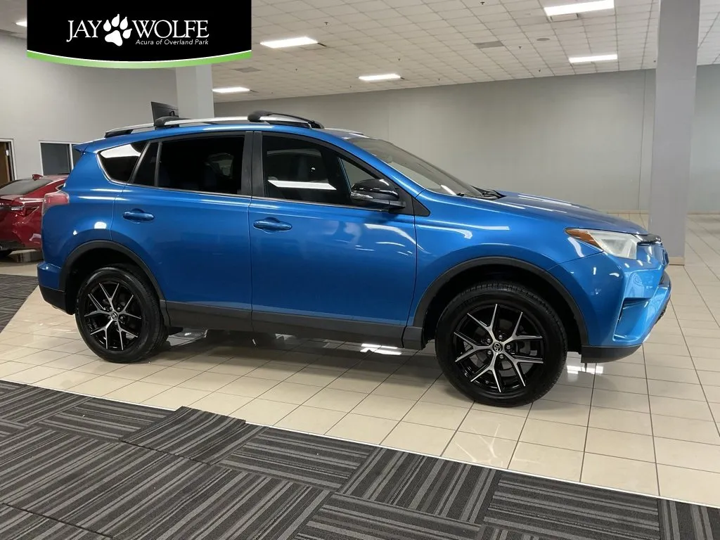 2017 Toyota RAV4 SE's photo