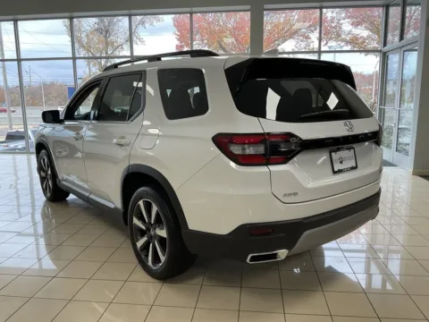 More photos of 2024 Honda Pilot Touring at Acura of Overland Park, KS