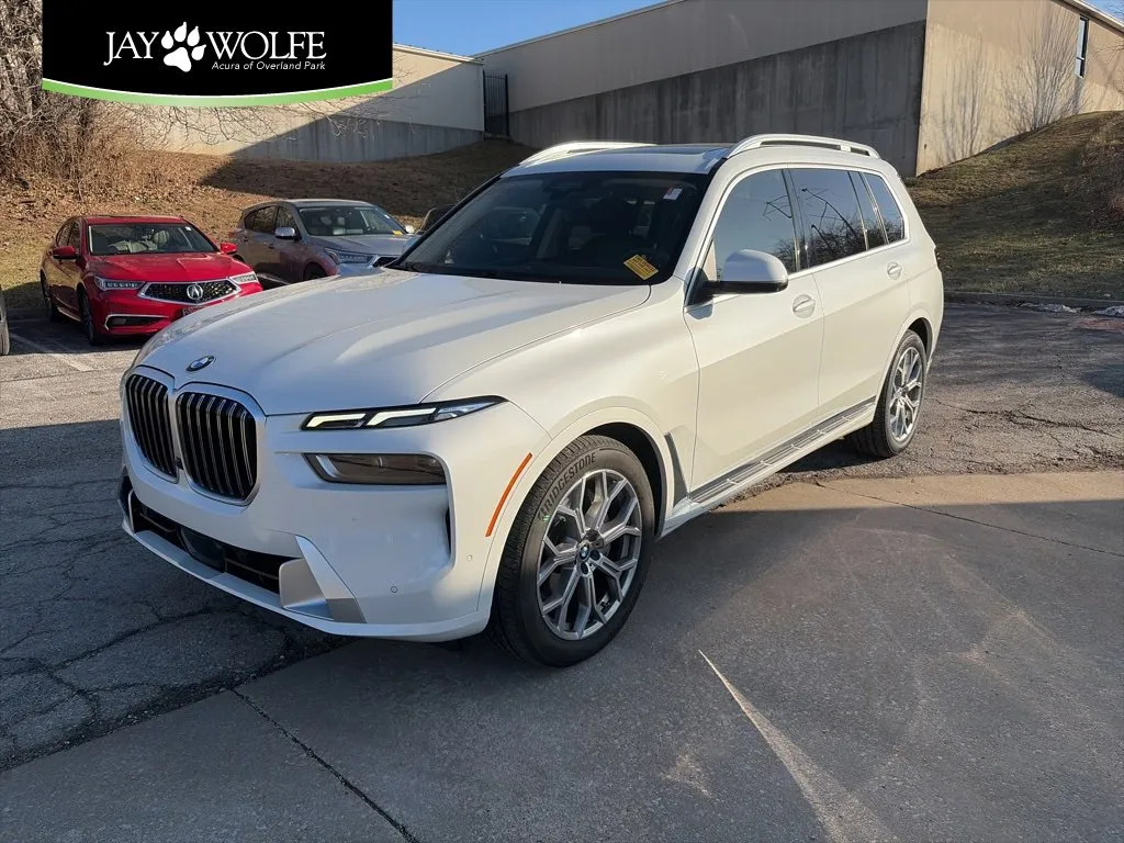 White 2024 BMW X7 xDrive40i for sale in Overland Park, KS