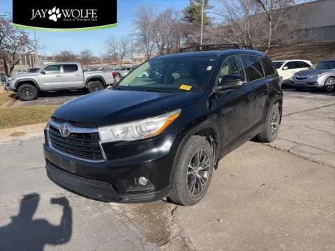 Black 2016 Toyota Highlander XLE for sale in Overland Park, KS