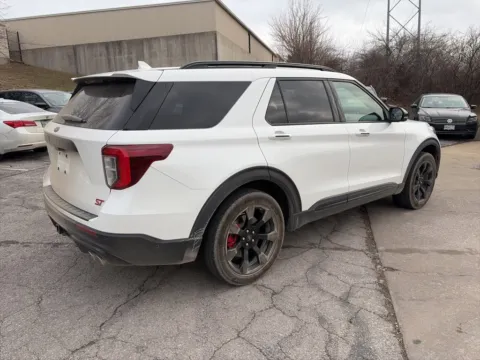 More photos of 2020 Ford Explorer ST at Acura of Overland Park, KS