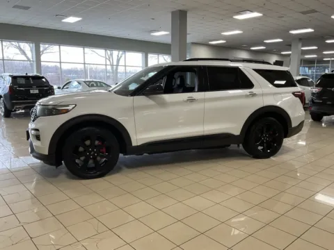 More photos of 2020 Ford Explorer ST at Acura of Overland Park, KS